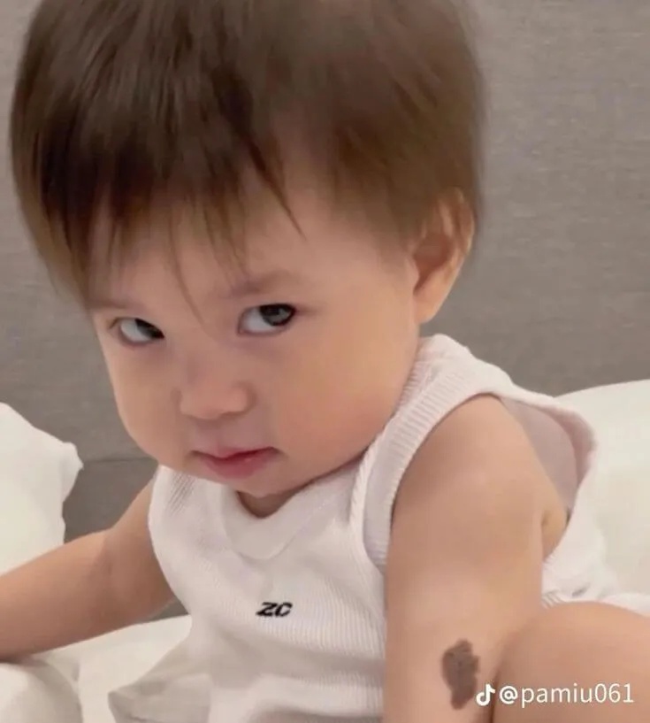 Meme Liếc