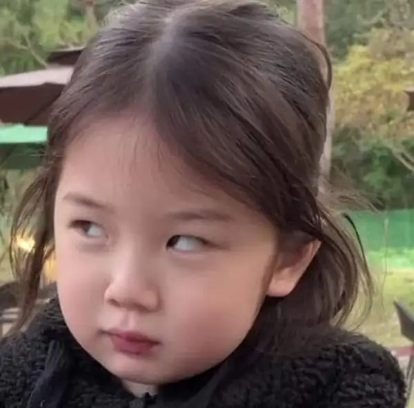 Meme Liếc