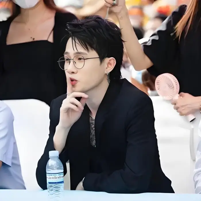 Meme suỵt