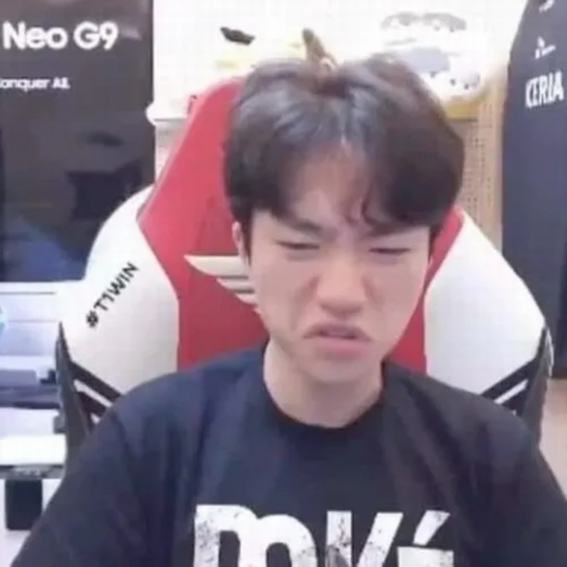 meme bĩu môi
